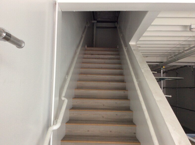 More Photos Of 921 Crocker St, Los Angeles Storefront Retail Office For Sale