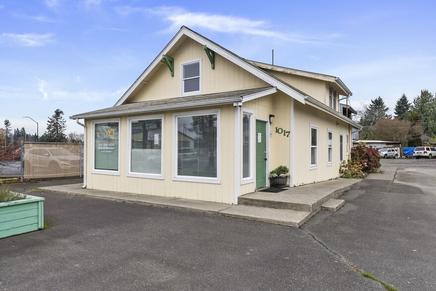 More Photos Of 1017 W Main St, Centralia Flex For Sale