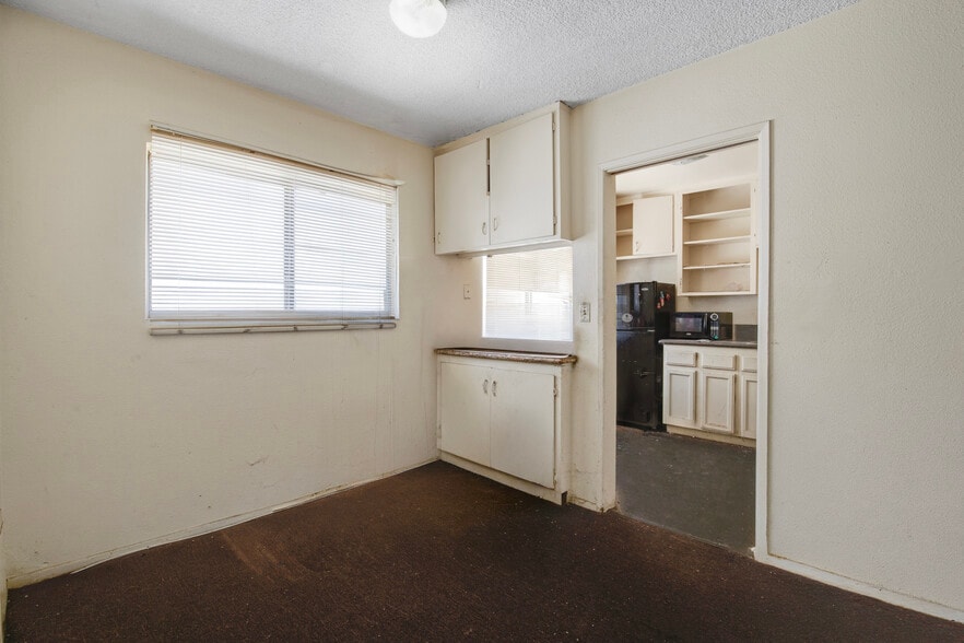 More Photos Of 2016 S Bedford St, Los Angeles Apartments For Sale