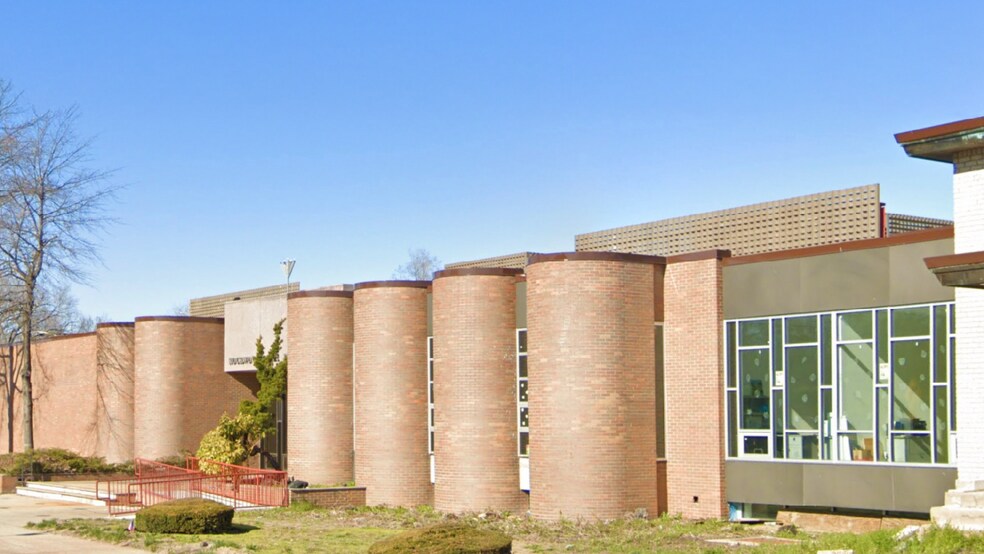 More Photos Of 156-45 84 St, Howard Beach Schools For Lease