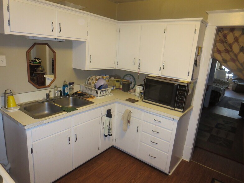 More Photos Of 114-116 E Main St, Little Chute Storefront For Sale