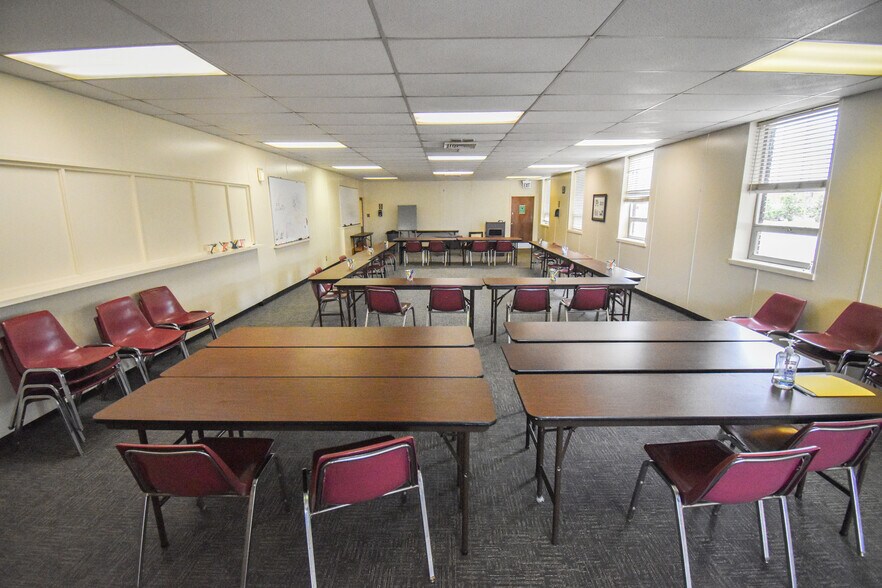 More Photos Of 3716 12th Ave E, Tuscaloosa Office For Sale