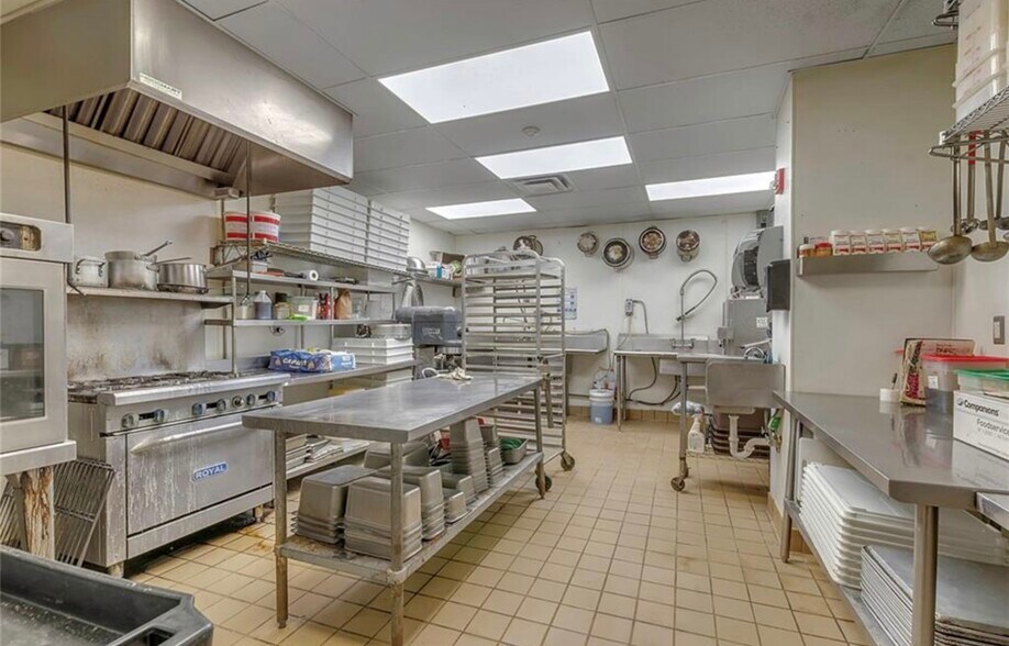 More Photos Of 638 Lake St, Wilson Freestanding For Sale