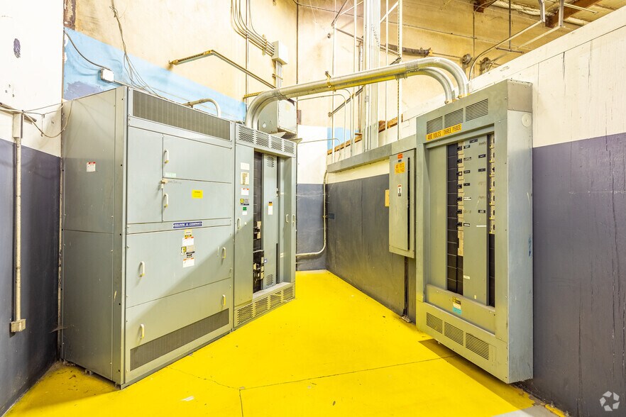 More Photos Of 6035 NE 92nd Dr, Portland Warehouse For Lease