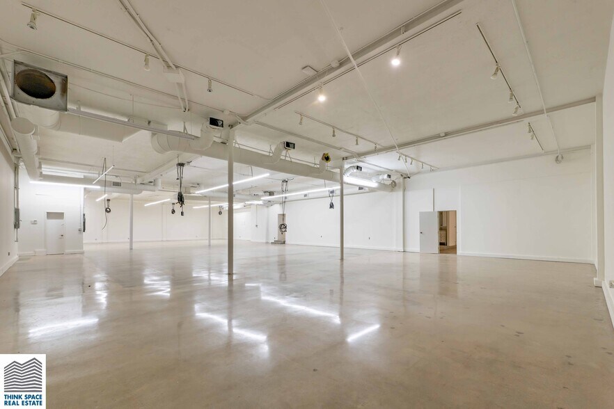 More Photos Of 913-915 N Highland Ave, Los Angeles Loft Creative Space For Lease