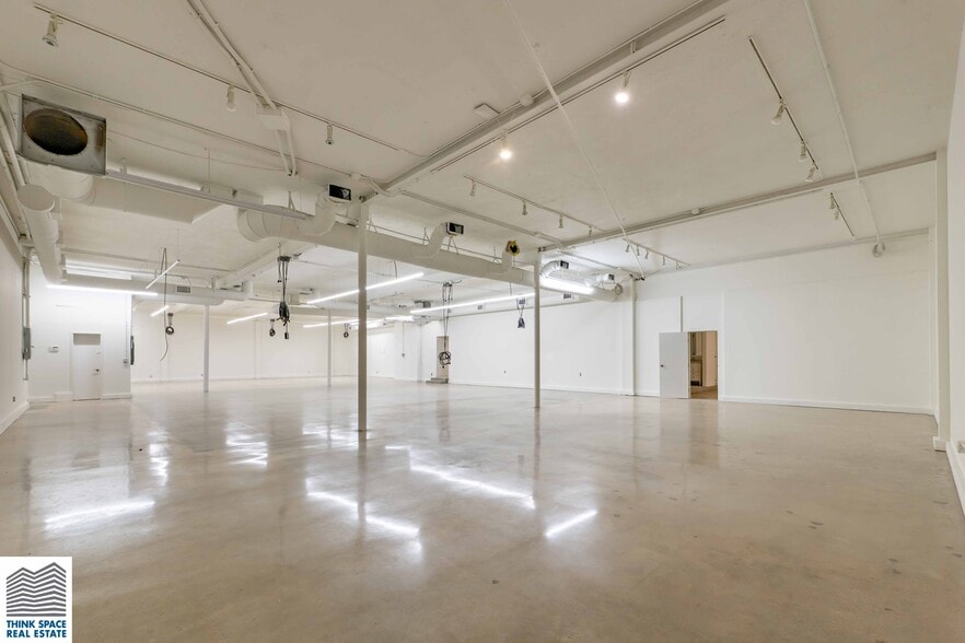 More Photos Of 913-915 N Highland Ave, Los Angeles Showroom For Sale