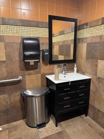 More Photos Of 30-78 Steinway St, Astoria Storefront Retail Office For Lease