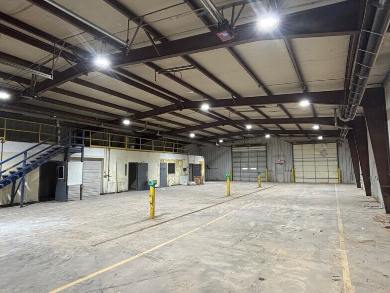 More Photos Of 3020-3200 Aluma Valley Dr, Oklahoma City Warehouse For Lease