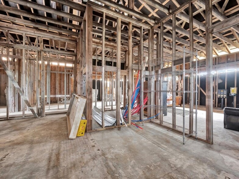 More Photos Of 3215 S Medford Dr, Lufkin Office For Sale