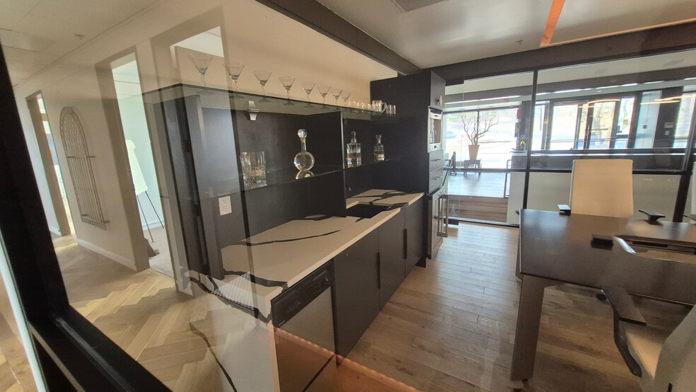 More Photos Of 5932-5934 McIntyre St, Golden Light Manufacturing For Lease