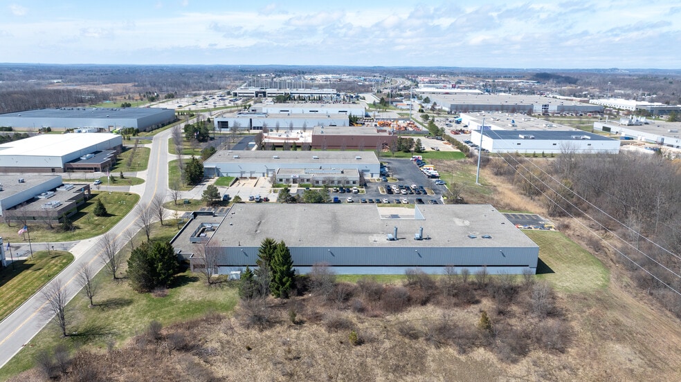 More Photos Of 4200 N Atlantic Blvd, Auburn Hills Manufacturing For Lease