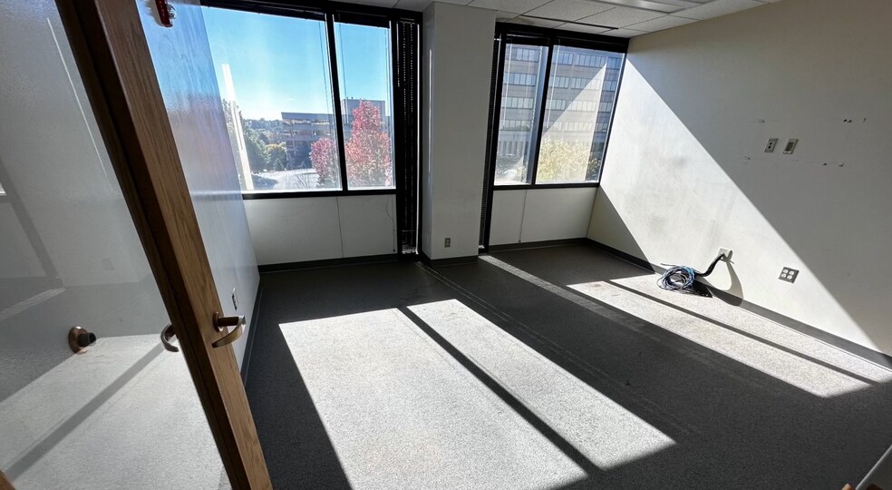 More Photos Of 750 Holiday Dr, Pittsburgh Office Residential For Lease
