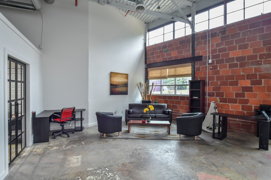 More Photos Of 650 Hamilton Ave SE, Atlanta Unknown For Lease