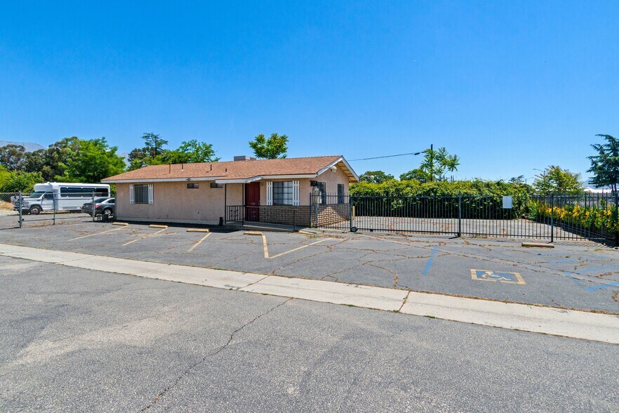 More Photos Of 1450-1454 E 6th St, Beaumont General Retail For Sale