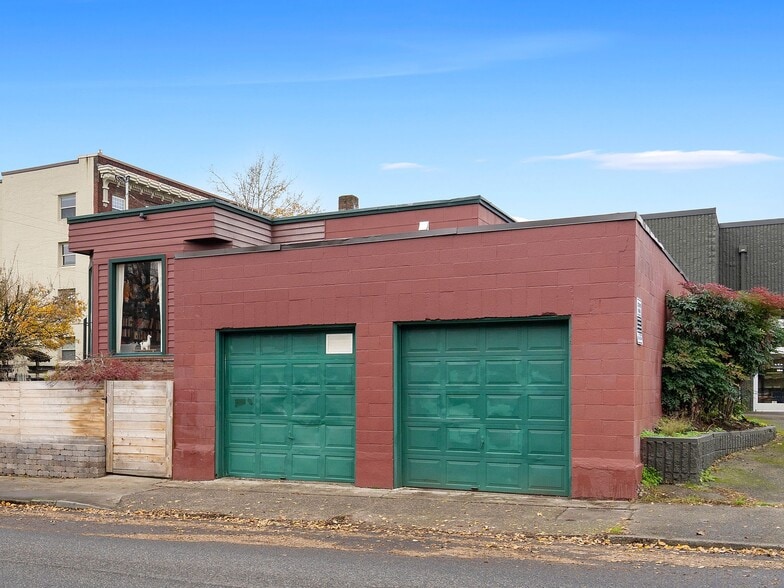 More Photos Of 1305 SE Belmont St, Portland Office For Sale
