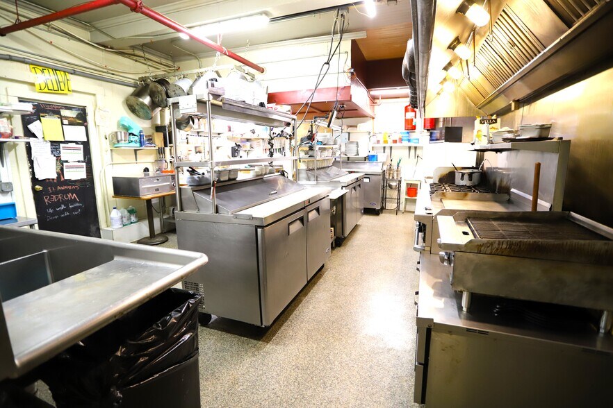 More Photos Of 138 Cross St, Brighton Hotel For Sale