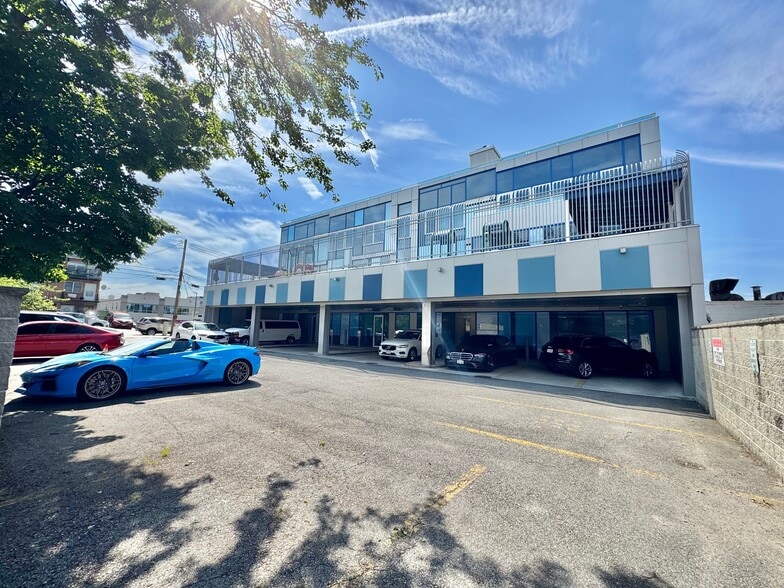 More Photos Of 215-15 Northern Blvd, Bayside Storefront Retail Office For Sale