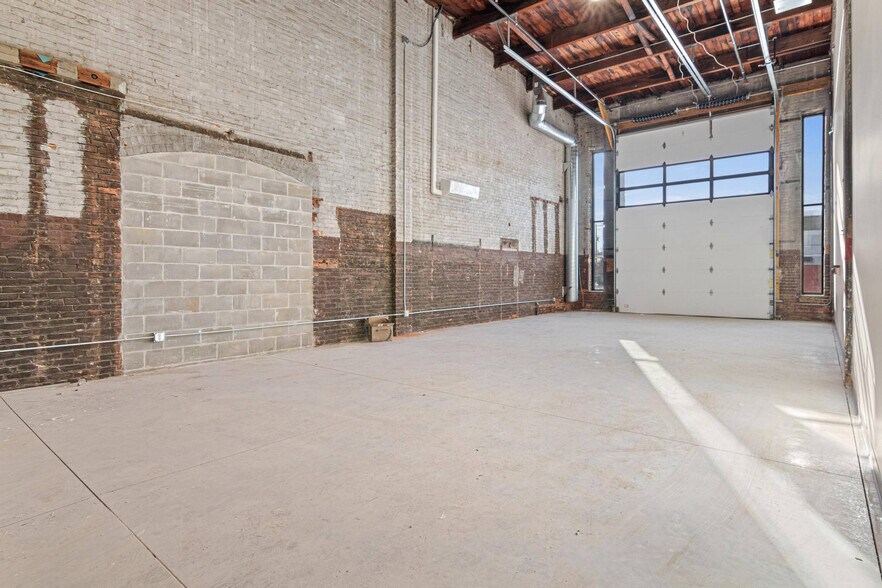 More Photos Of 207 Monroe St N, Hudson Warehouse For Sale