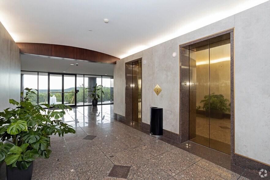 More Photos Of 6034 Courtyard Dr W, Austin Office For Lease