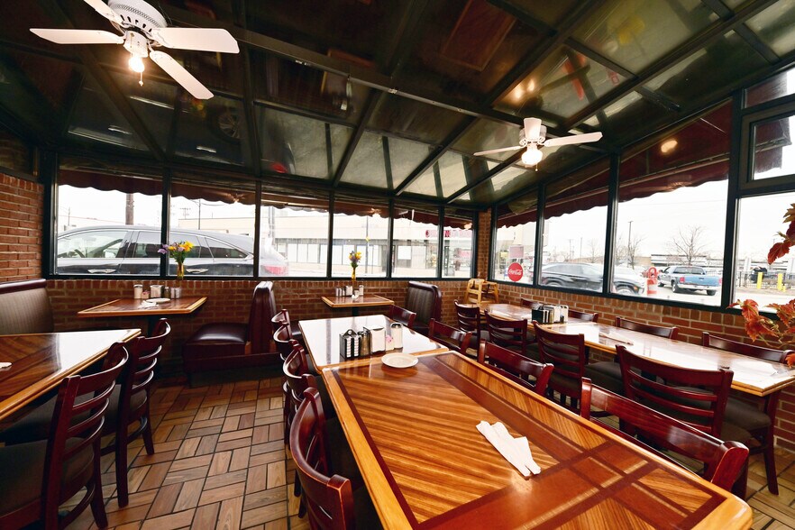 More Photos Of 3523 N Kedzie Ave, Chicago Restaurant For Lease