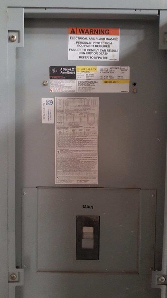 More Photos Of 121 W 6th St, Justin Manufacturing For Lease