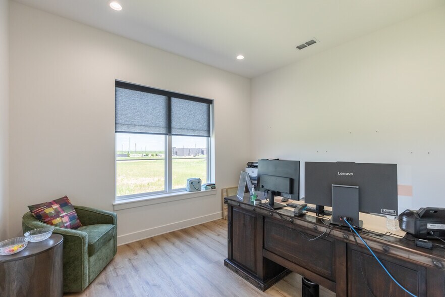 More Photos Of 1804 Denali Dr, Abilene Office For Sale
