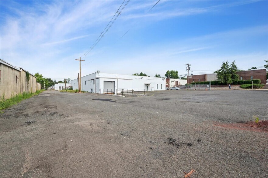 More Photos Of 60 E 4th St, Somerville Manufacturing For Lease