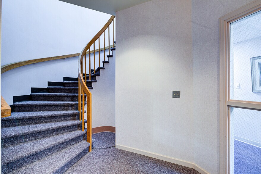More Photos Of 1181 N Milford Rd, Milford Medical For Lease