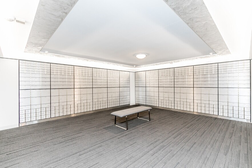 More Photos Of 290 Caldari Rd, Vaughan Warehouse For Lease