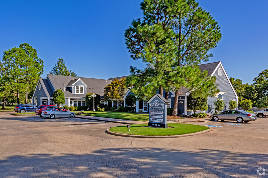 Primary Photo Of 421-425 W Washington St, Broken Arrow Medical For Sale