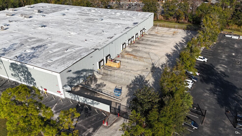 More Photos Of 8040 Bayberry Rd, Jacksonville Unknown For Lease