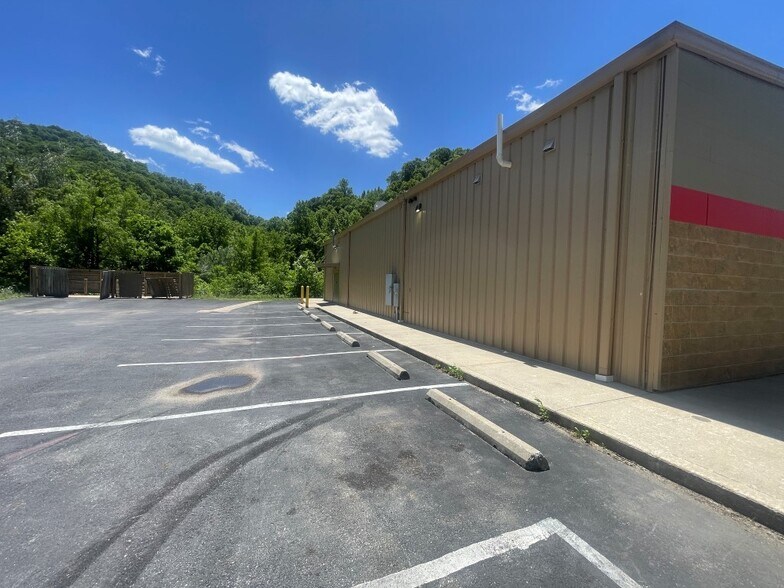 More Photos Of 6731 Highway 7 S, Topmost Freestanding For Sale