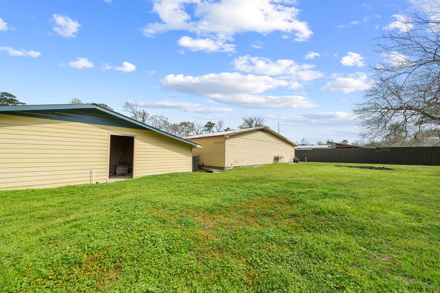 More Photos Of 29519 W Hawthorne Dr, Spring Flex For Sale