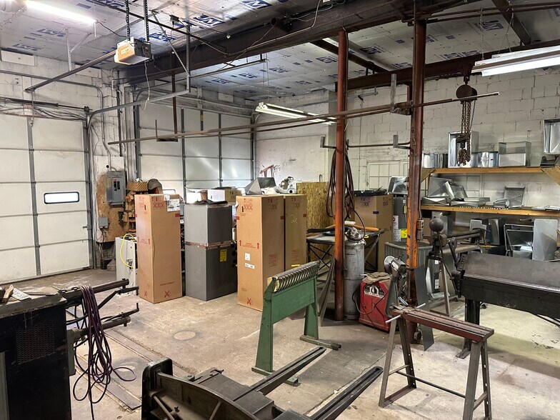 More Photos Of 546 W 5th St, Clare Flex For Sale