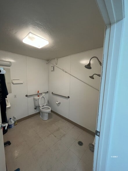 More Photos Of 1014 Kyle Ct, Ridgecrest Warehouse For Sale