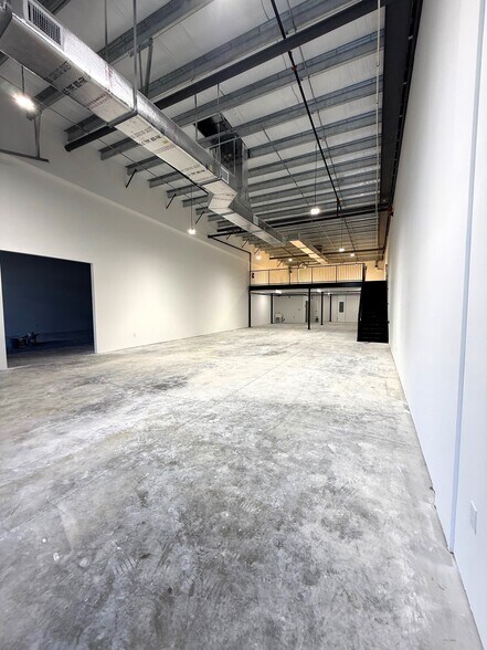 More Photos Of 3945 Tollhouse Dr, Naples Warehouse For Lease