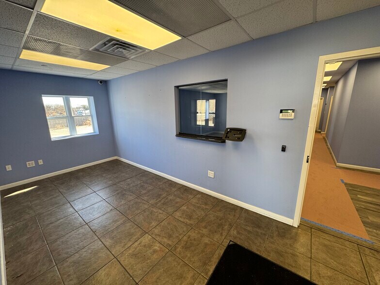 More Photos Of 217 River Ave, Patchogue Warehouse For Lease