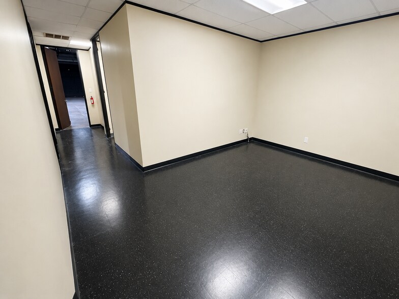 More Photos Of 3700 Yale St, Houston Warehouse For Lease