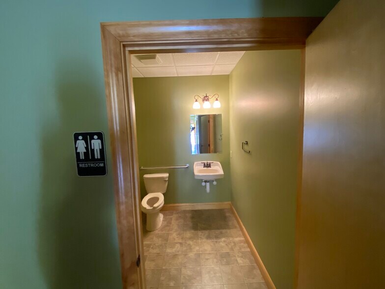 More Photos Of 717 Greenway Rd, Boone Medical For Lease