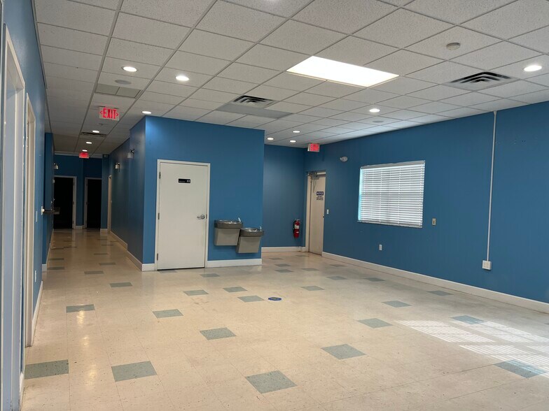 More Photos Of 4011 26th St, Bradenton Medical For Sale