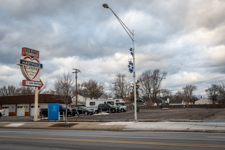 More Photos Of 3490 12 Mile Rd, Berkley General Retail For Sale