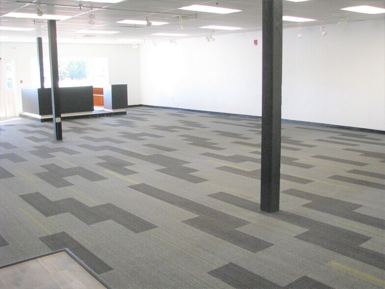 More Photos Of 44 Lafayette Rd, North Hampton Storefront Retail Office For Lease