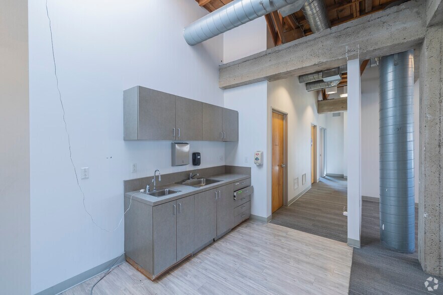 More Photos Of 380 Washington St, Oakland Unknown For Lease