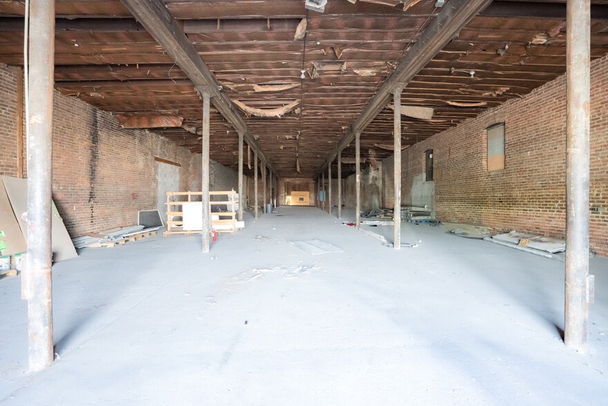 More Photos Of 1114 Florence Blvd, Omaha Warehouse For Sale