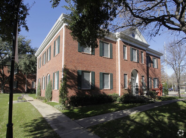 Primary Photo Of 2015 E Lamar Blvd, Arlington Office For Sale