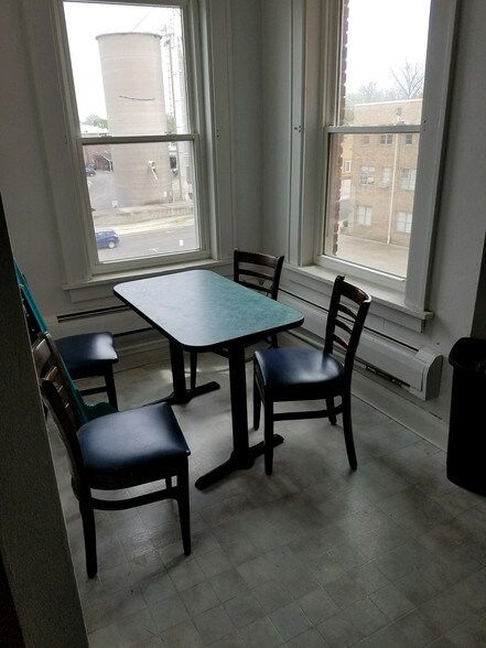 More Photos Of 612 W Gallatin St, Vandalia Apartments For Sale