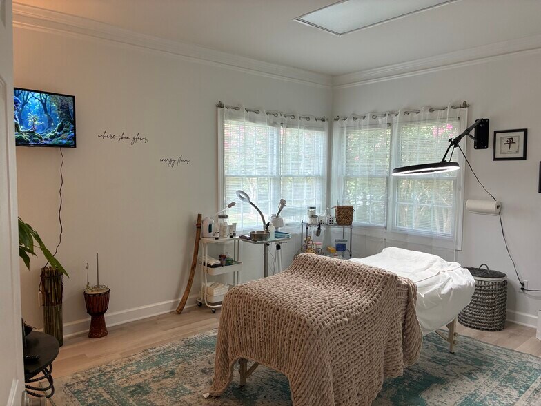 More Photos Of 555 Sun Valley Dr, Roswell Medical For Lease