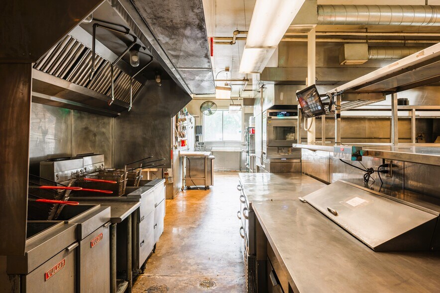 More Photos Of 151 River St, Elk Rapids General Retail For Sale