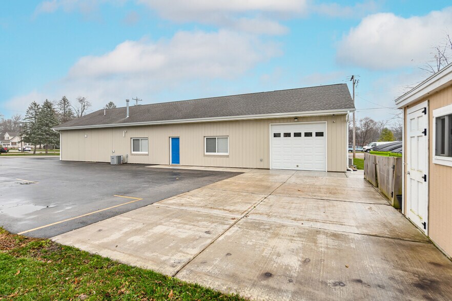 More Photos Of 108 N Front St, Burlington Specialty For Sale