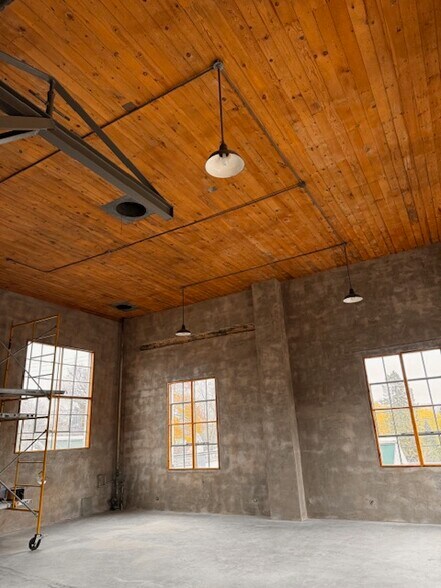 More Photos Of 1032-1038 12th Ave, Grafton Flex For Lease